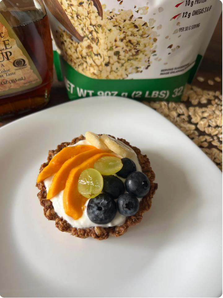 Oat crust with yogurt and fresh berries